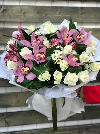 Букет цветов из: Розы и Хризантемы в Новомихайловском