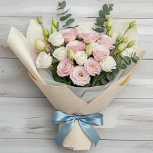 Букет цветов из:  Лизиантусы в Новомихайловском