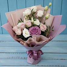 Букет цветов из:  Розы и Лизиантусы в Новомихайловском