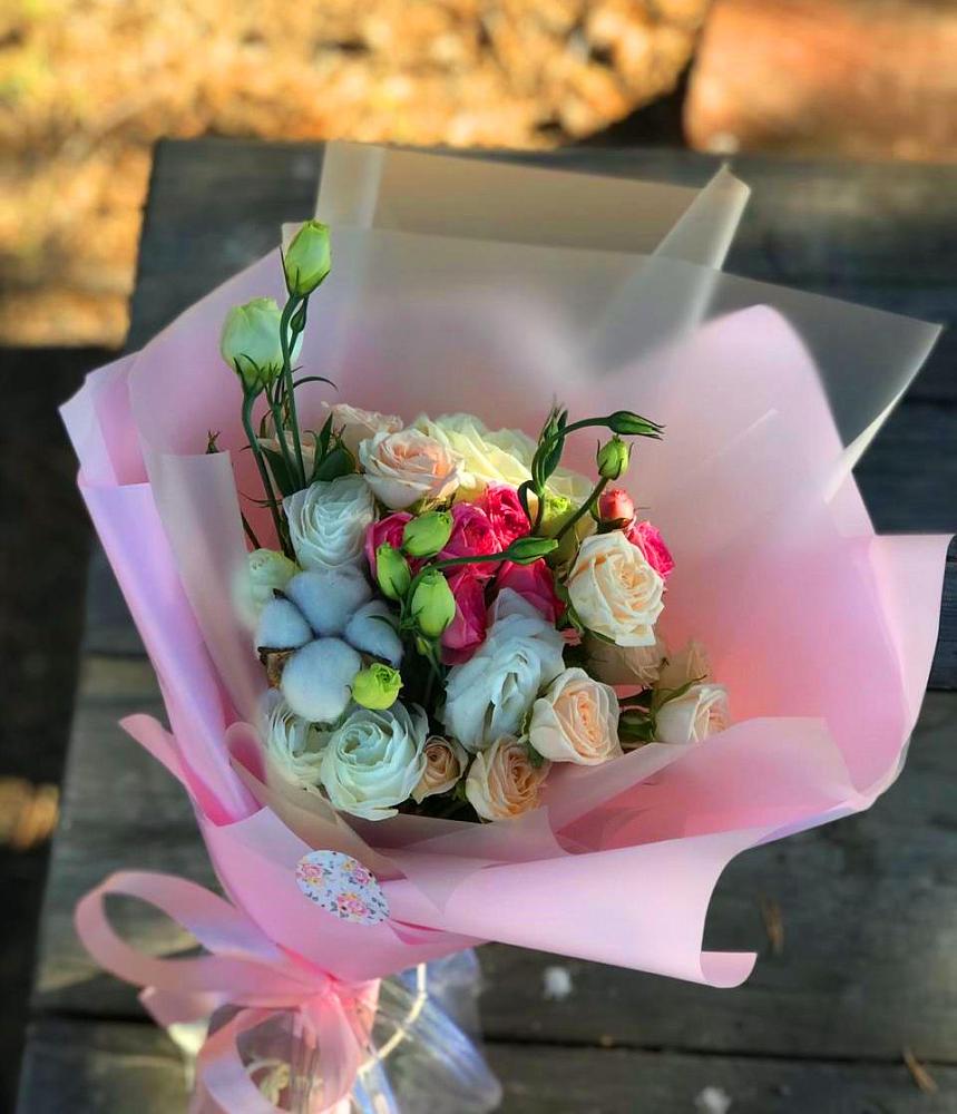 Букет цветов из: Розы и Лизиантусы в Новомихайловском