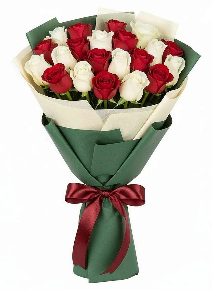 Букет Микс из красных и белых роз в Новомихайловском