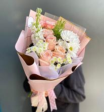 Букет цветов из:  Хризантемы и Розы в Новомихайловском