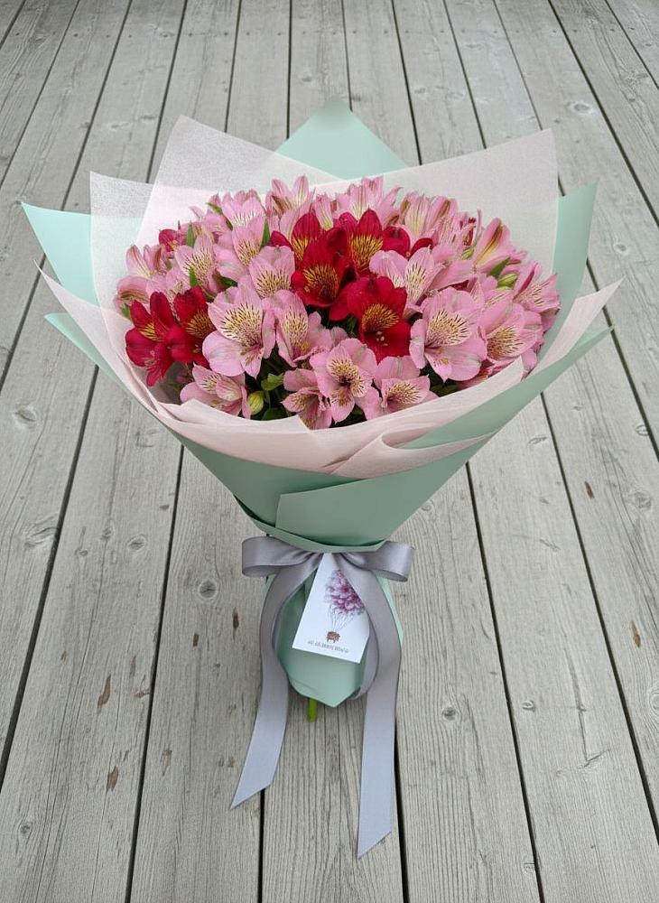 Букет цветов из: Альстромерии в Новомихайловском