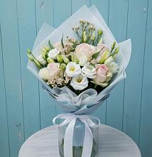 Букет цветов из:  Розы и Лизиантусы в Новомихайловском