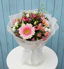 Букет цветов из:  Герберы, Альстромерии и Лизиантусы в Новомихайловском