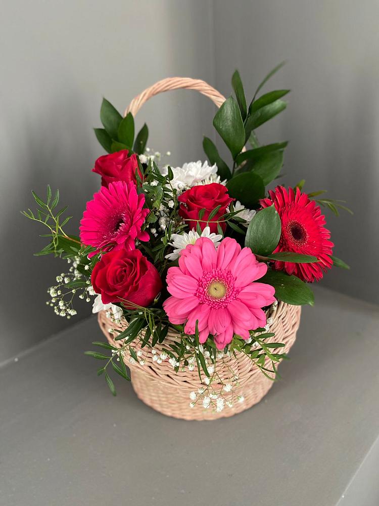 Цветочная композиция из Розы, Хризантемы и Герберы в корзине в Новомихайловском