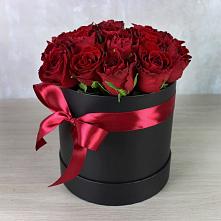 Цветочная композиция из Розы в шляпной коробке в Новомихайловском