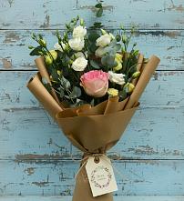 Букет цветов из:  Розы и Лизиантусы в Новомихайловском