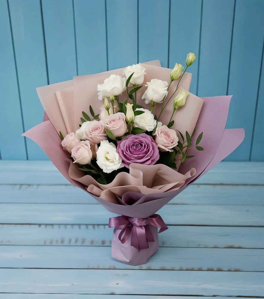 Букет цветов из: Розы и Лизиантусы в Новомихайловском